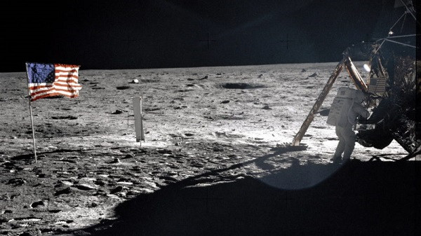 اولین فرود انسان روی ماه چگونه از تلویزیون به طور زنده پخش شد؟